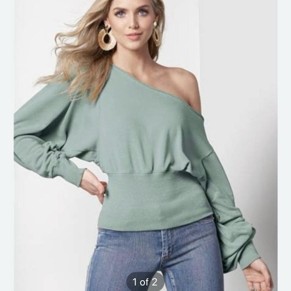 VENUS Tops - Venus off the shoulder sweatshirt